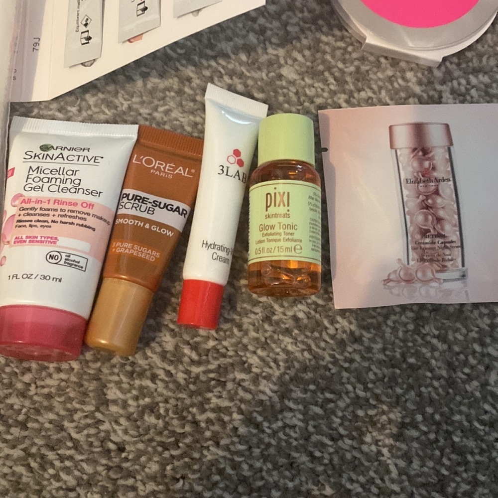 🆕 Beauty bundle with makeup bag - Picture 4 of 10